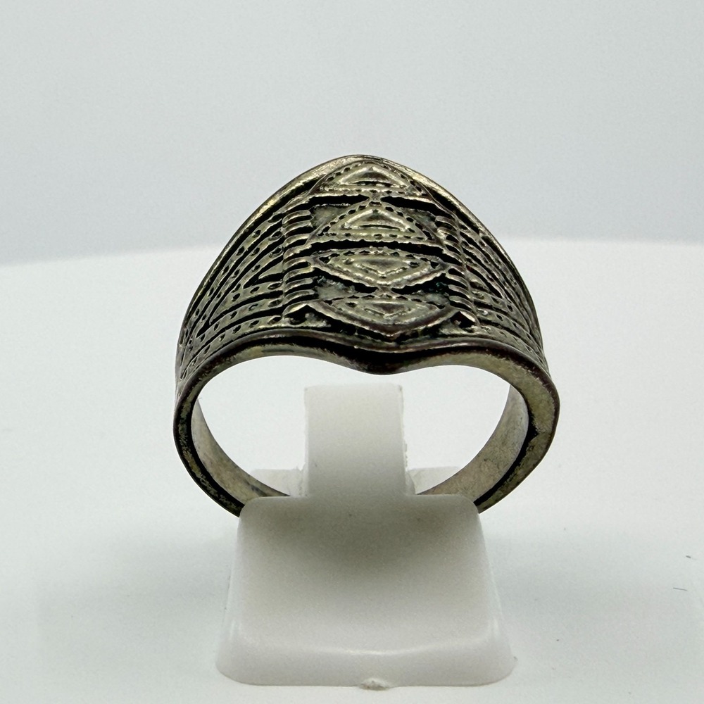 Vintage Southwestern Silver Tone Etched Triangle Shield Statement Ring Boho